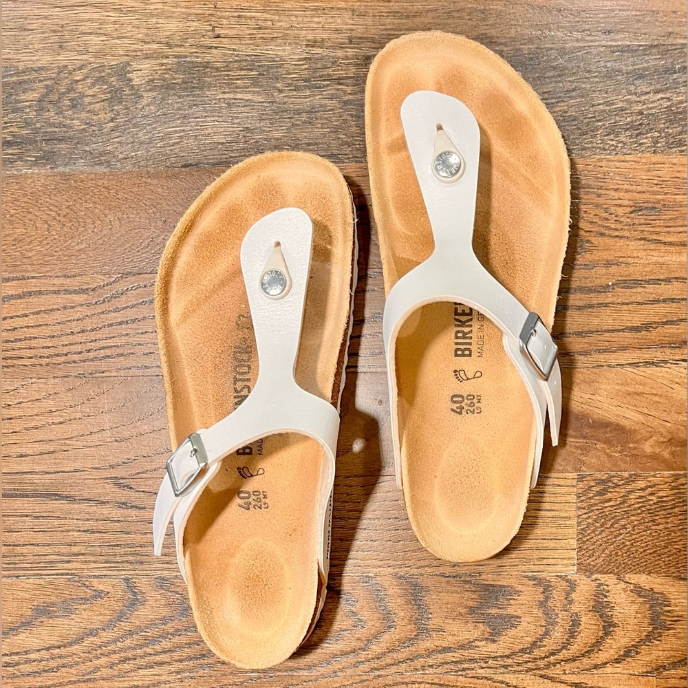 Birkenstock Gizeh sandals size 9 (40) white